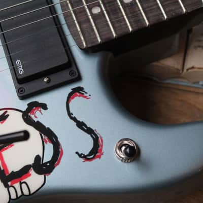 FENDER "Tom Morello "Arm The Homeless", Rosewood Fingerboard, Blue Ice Metallic, Deluxe Black Hardshell" image 4