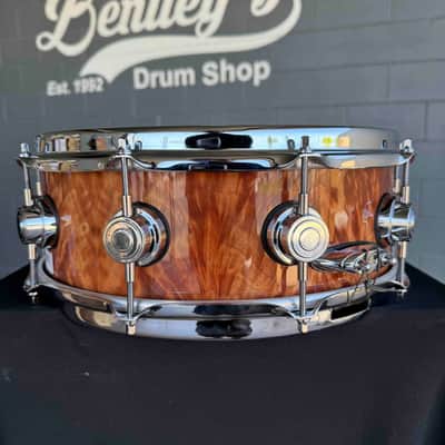 ~WOW!~ Early DW Collector's Standard Maple 5.5x14 Snare Drum in Natural Gloss Lacquer over Exotic Okuome Feather with Chrome Hardware (Rm 4) image 4