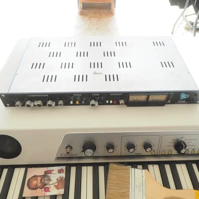 API 2500 Stereo Bus Compressor 2000 - 2019 - Black image 2