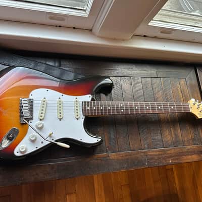 Fender Stratocaster 1991 - Sunburst - autographed by Bonnie Raitt image 5