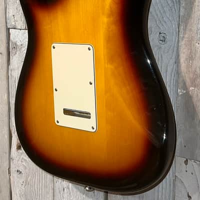 2005 Fender 60th Anniversary American Series Stratocaster, Rosewood Fretboard 3-Color Sunburst, Very Collectable and Ships Fast ! image 13
