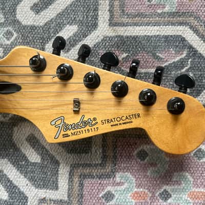 Fender Standard Stratocaster - 2005 - Black - Upgraded hardware and pickup image 3