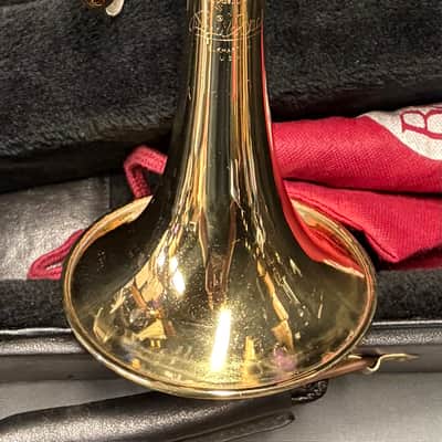 Bach Stradivarius Trumpet Model 37, Brass Finish image 5