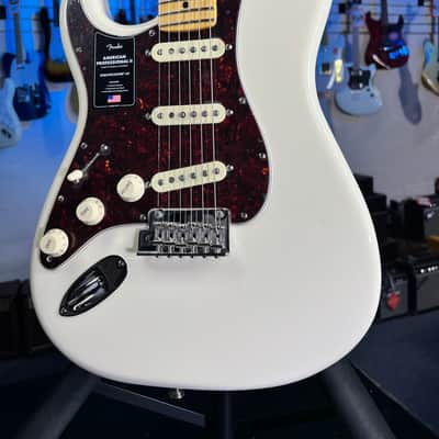 Fender American Professional II Stratocaster Left-handed - Olympic White with Maple Fingerboard! Get Plek'd Free! 602 image 1