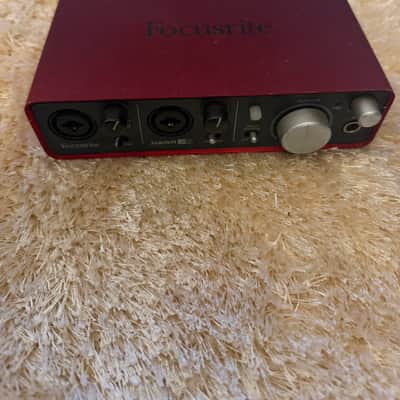 Focusrite Scarlett 2i2 USB 2.0 Audio Interface 2011 - 2016 - Red / Black image 4
