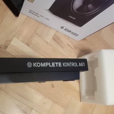 Native Instruments Komplete Kontrol A61 2018 - Present - Black image 2