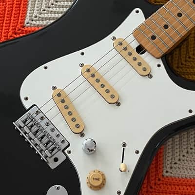 Univox Solid Body Stratocaster - 1970’s Made in Japan 🇯🇵! - Killer Strat! - Huge and Epic Sound! - image 4