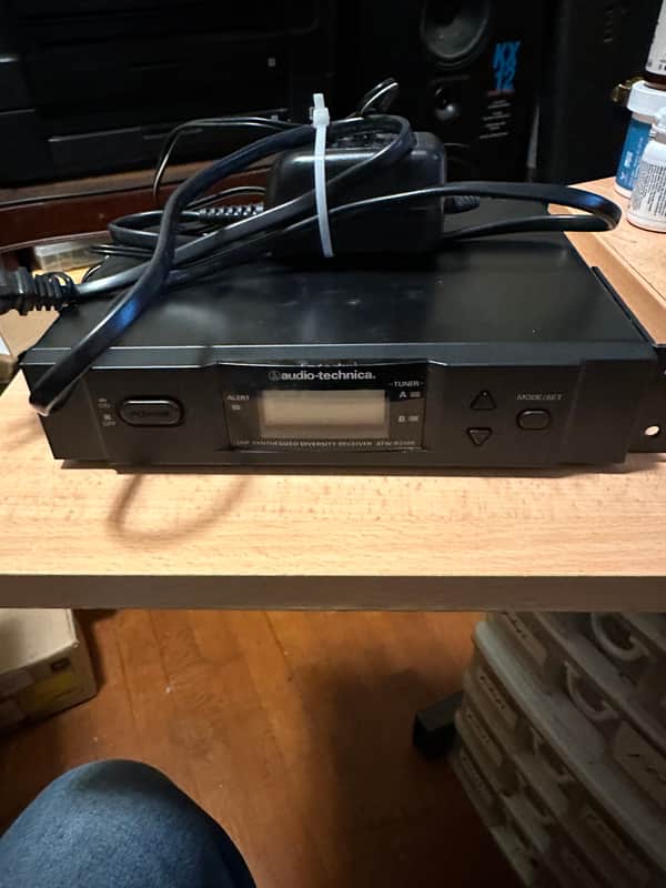Audio-Technica atw r3100 receiver only and power supply - Black image 1