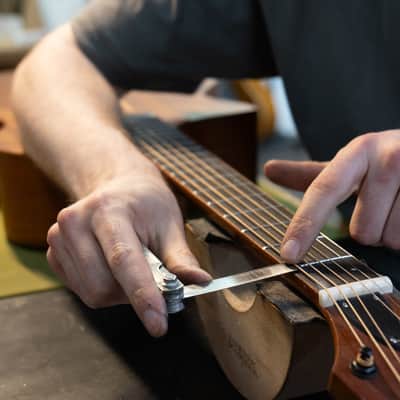 Lindo Left Handed Neptune SE V2 Electro Acoustic Guitar Mahogany and Walnut + Padded Gigbag image 3