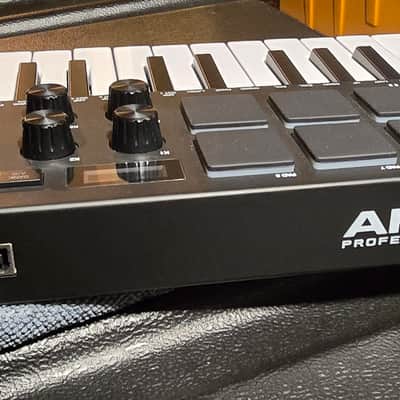 Akai MPK Mini Play MKIII Portable 25-Key MIDI Controller 2022 - Present - Black image 6