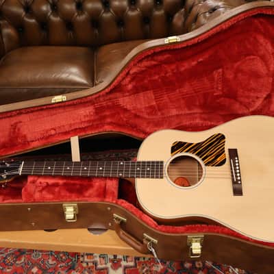 Gibson J-35 Faded 30's Antique Natural image 8