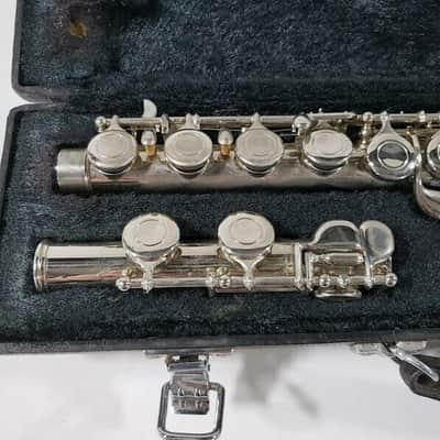 Yamaha YFL-225NII Flute with Case. Japan. Good condition. Nickel image 4