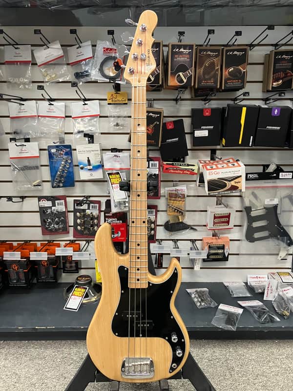 G&L Tribute Series LB-100