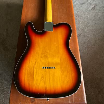Fender MIJ Traditional '60s Telecaster Custom 2018 - 2020 - 3-Color Sunburst image 3