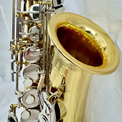Yamaha YAS-26 Standard Alto Saxophone Lacquered Brass image 7