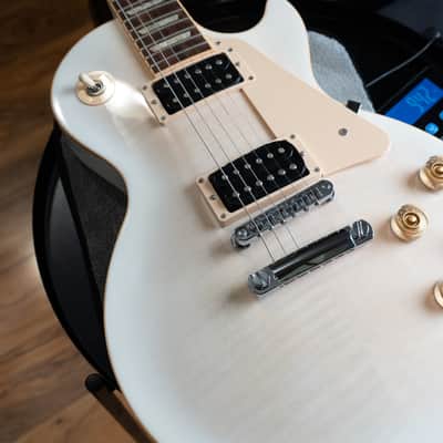 Gibson Les Paul Signature T with Min-ETune Robot Tuners 2013 - Alpine White Burst image 10