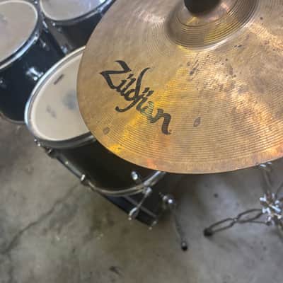 Pearl Forum Series 5-Piece Drum Kit with Hardware, Zildjian ZBT Cymbal, PDP Pedal & Throne image 3
