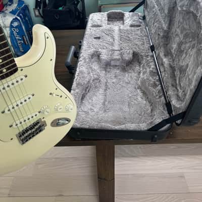 Fender Deluxe Molded Guitar Case for Stratocaster and Telecaster Electric Guitars 2025 image 9