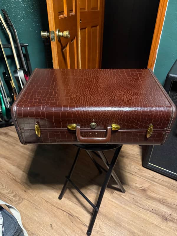 Vintage custom 12x20 samsonite pedalboard - Faux alligator image 1