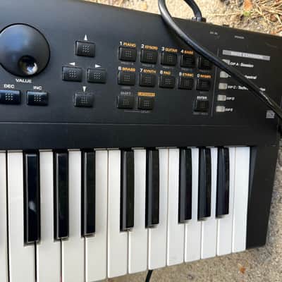 Roland XP-30 61-Key 64-Voice Expandable Synthesizer 1999 - 2004 - Black image 4