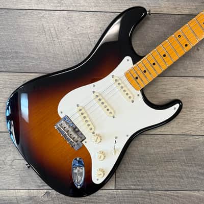 Fender Eric Johnson Stratocaster with Maple Fretboard 2005 - Present - 2-Color Sunburst image 2
