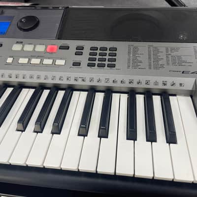 USED Yamaha PSR-E443 touch responsive digital keyboard image 4
