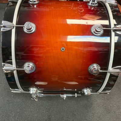 DW Collectors Maple Tobacco Burst LACQUER 18"x22" bass drum - Lacquer image 3