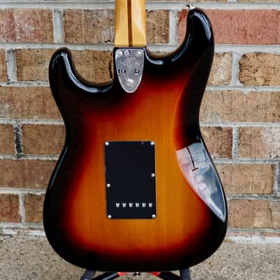 Fender Vintera II '70s Stratocaster Maple Fingerboard 3-Color Sunburst image 7