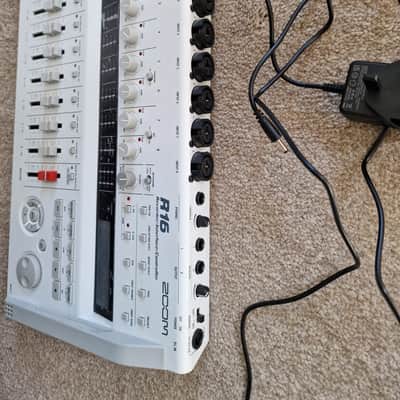 Zoom R16 USB Audio Interface / Digital Multitrack Recorder / Control Surface 2010s - White image 5