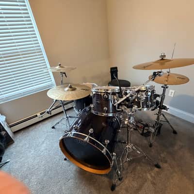 DW Performance Series Ebony Stain with hardware and cymbals image 3