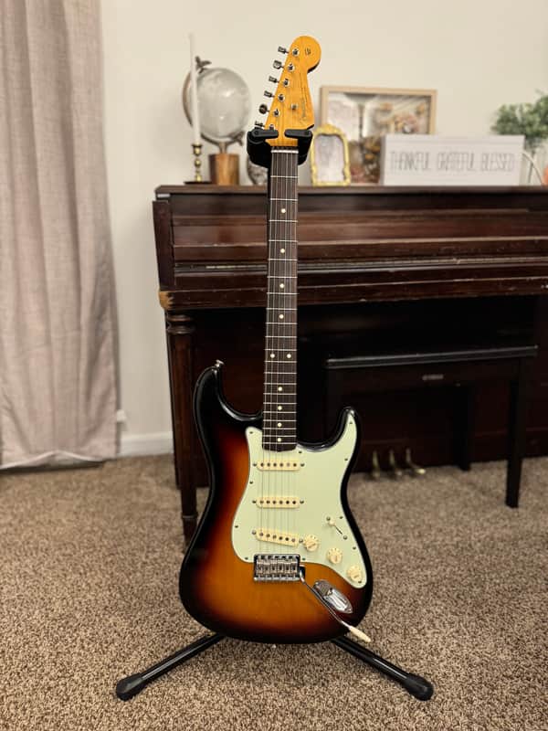Fender Classic Series '60s Stratocaster with Rosewood Fretboard