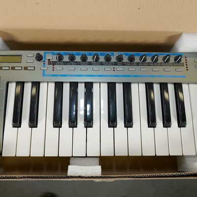 Novation XioSynth 25 10-Voice Synthesizer 2007 - Silver