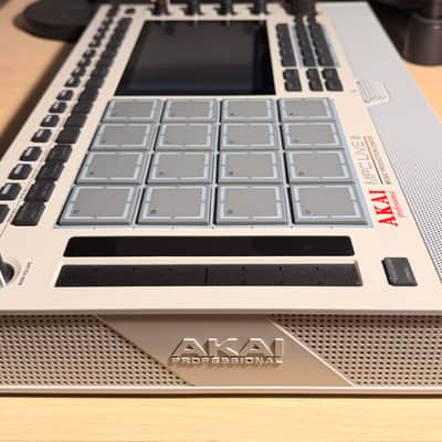 Akai MPC Live III Standalone Sampler / Sequencer 2025 - Present - Gray image 2