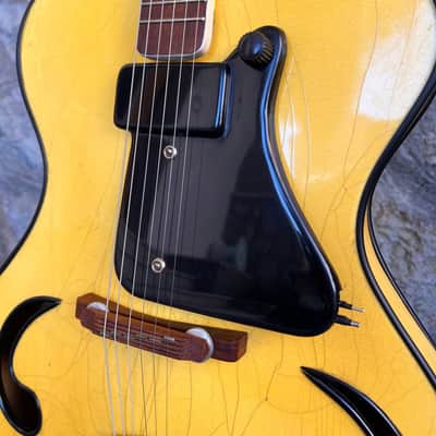 Spectacular 1950s Italian Wandre Framez Piper – Rare Yellow Crackle with Wood Neck image 3