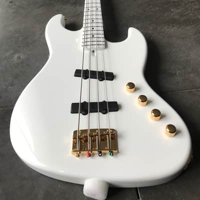 Moon Larry Graham Signature 2018 Snow White image 3