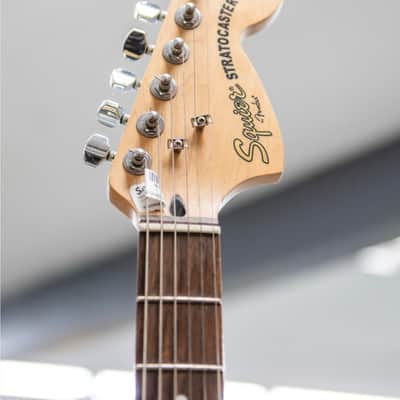 Squier Standard Stratocaster with Maple Fretboard 1996 - 2000 - Torino Red image 4