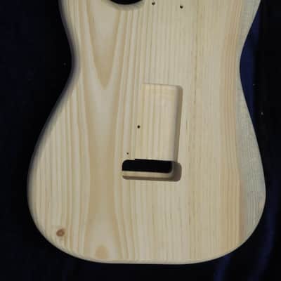 1 Piece 40yr Aged Pine Strat Style body - 3lbs 7oz #3667 *IMPORT CHARGES INCLUDED image 8