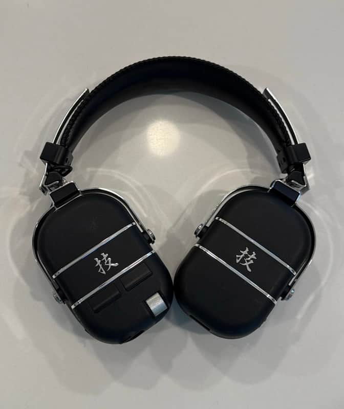 Boss WAZA-AIR Wireless Guitar Headphones System image 1