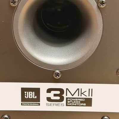 JBL 305P MkII 5" Powered Studio Monitor - SINGLE image 8