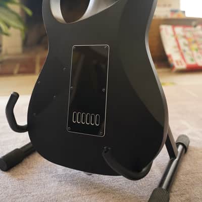 Ibanez EVERTUNE RGRT421 with Bare Knuckle Ragnaroks - Weathered Black image 6