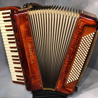Victoria Poeta Marocca accordion image 7