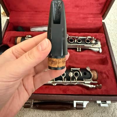 Buffet Crampon E11 Intermediate Bb Clarinet 2010s - Black image 2