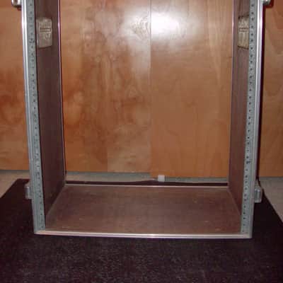 Roadie by Hybrid 14 Space Rack image 1