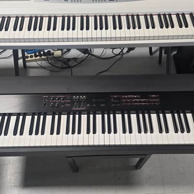 Roland RD-600 88-Key Digital Stage Piano 1997 - 2002