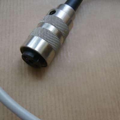 Sennheiser MD 421 Cardioid Dynamic Microphone image 11