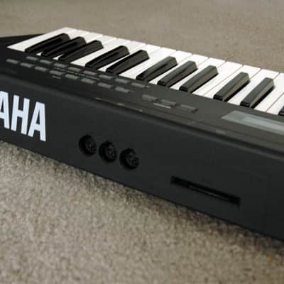 Yamaha SY35 Synthesizer image 2