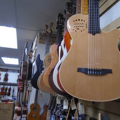 Godin Multiac Grand Concert Deluxe Sf w/bag image 3