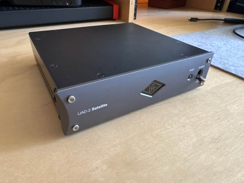 Universal Audio UAD-2 Satellite Thunderbolt 3 OCTO Core Desktop DSP Accelerator 2019 - Present - Gray image 1