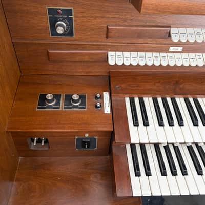 Allen Organ w/ External Speakers, 32-Note Pedalboard, & Bench! image 7