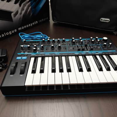 Novation Bass Station II 25-Key Monophonic Synthesizer 2013 - Present Black